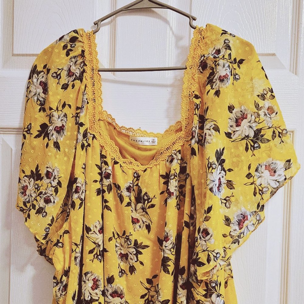 RETROLOGY - PLUS SIZE - FLORAL TOP